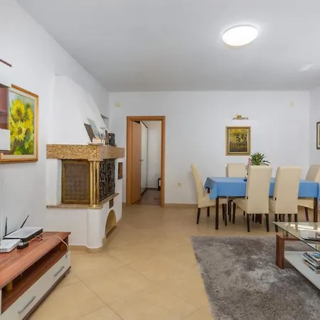Vila Marijana By Guide